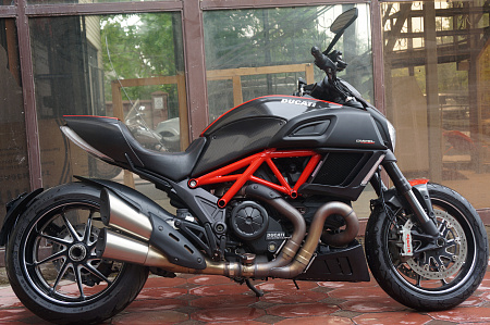DUCATI DIAVEL CARBON