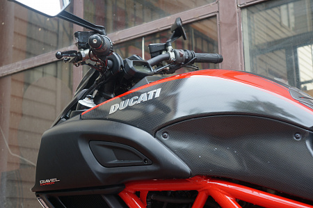 DUCATI DIAVEL CARBON