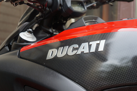 DUCATI DIAVEL CARBON