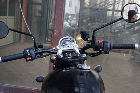 TRIUMPH STREET TWIN 900