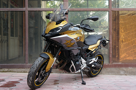 BMW F 900 XR