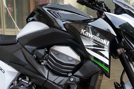 KAWASAKI Z800